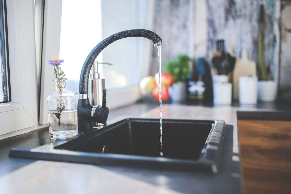 Lavello intasato: rimedi naturali