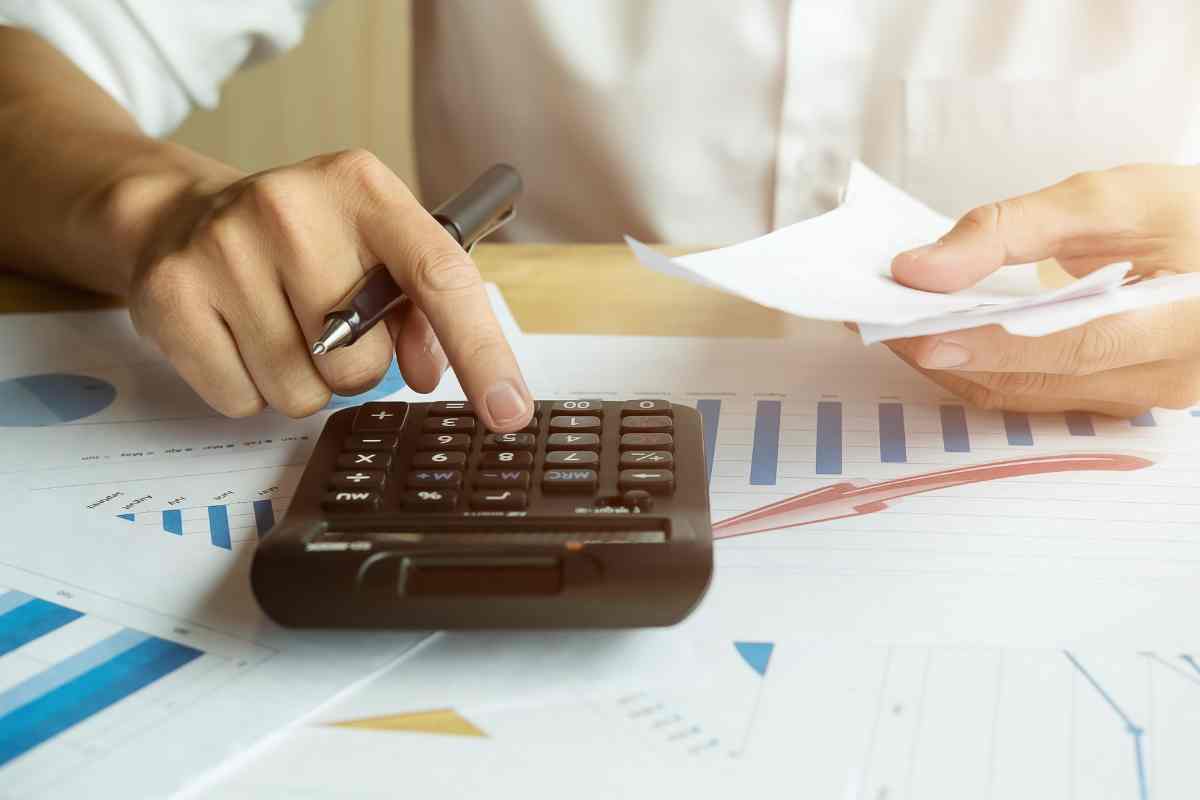 Bollette senza stress grazie ai nuovi bonus: ti arrivano da 250 a 550 euro, ecco il segreto