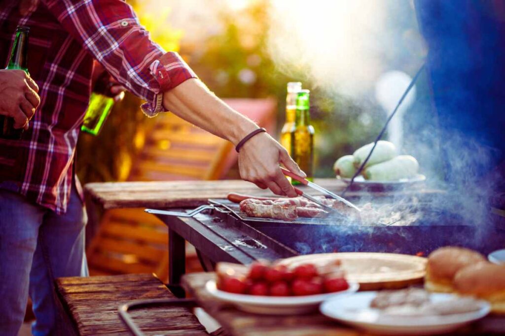Come pulire correttamente la griglia del barbecue