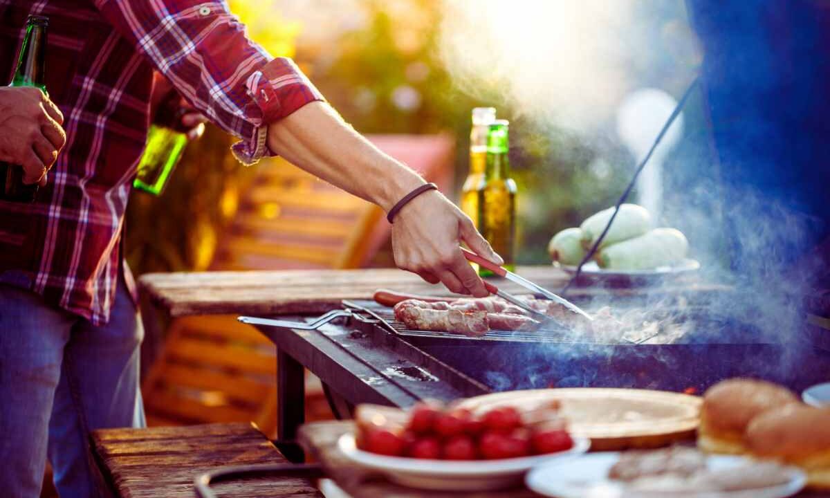 Come pulire correttamente la griglia del barbecue