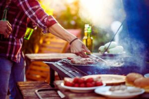 Come pulire correttamente la griglia del barbecue
