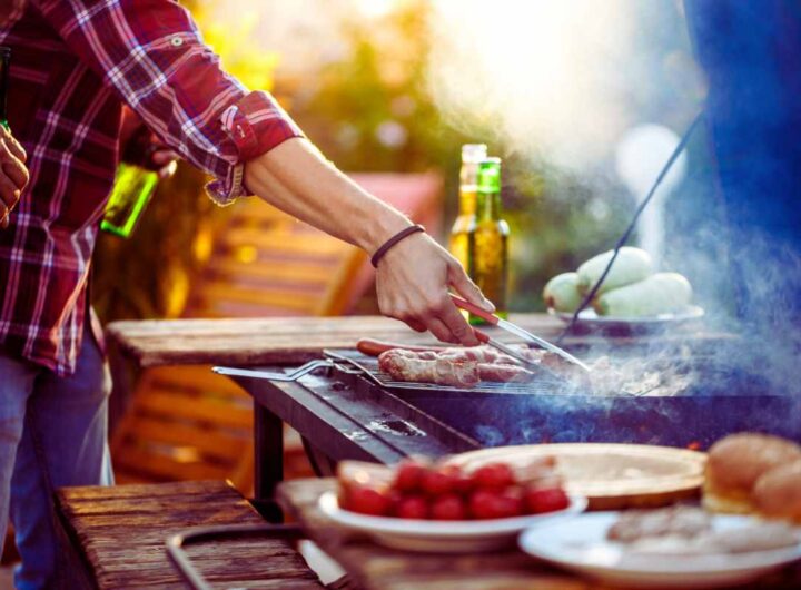 Come pulire correttamente la griglia del barbecue