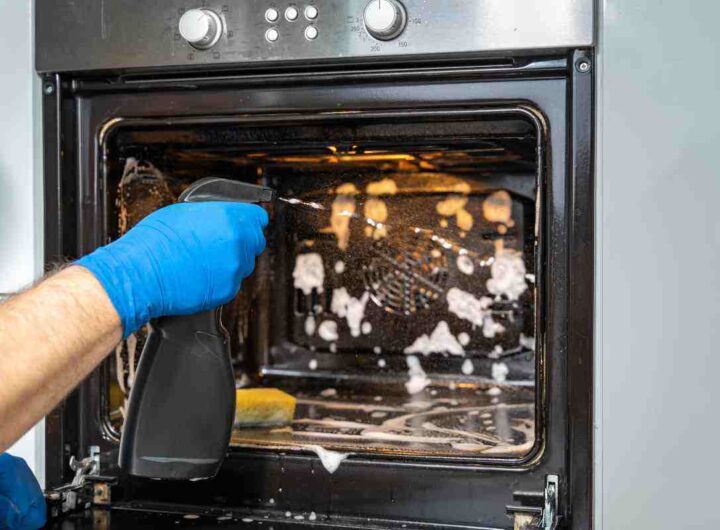 Forno splendente in 5 minuti, il trucco furbo della nonna che sta spopolando sul web, i dettagli